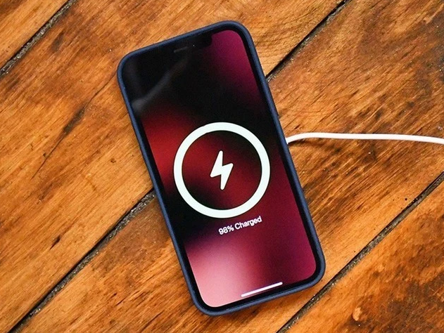 白马井镇苹果手机维修分享iPhone 12可以随便充电吗 